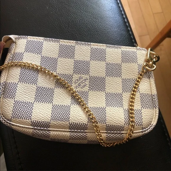 Louis Vuitton Mini Pochette - Picture 4 of 5